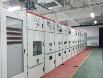 安徽得潤電氣技術(shù)有限公司是一家專注電氣工程咨詢、設(shè)計、制造、安裝調(diào)試一站式服務(wù)的高新技術(shù)企業(yè)。對在各種場合如何選擇高低壓電器以及開關(guān)柜有著豐富的理論知識和工作經(jīng)驗，生產(chǎn)的不同電壓等級的高壓開關(guān)柜、高壓無功補償裝置適合多種工業(yè)、民建等場合。 全國統(tǒng)一客服熱線：400-0551-777